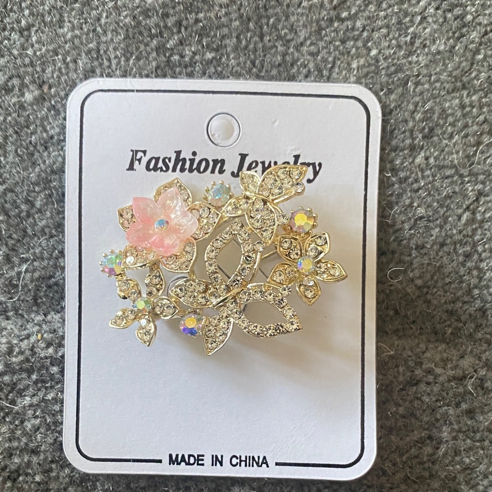 Elegant Gold and Pink Floral Brooch